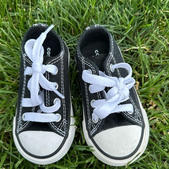 Converse Chucks Toddler/Infant Size 5 Allstar Shoes Black and white. Never worn - Picture 4 of 6